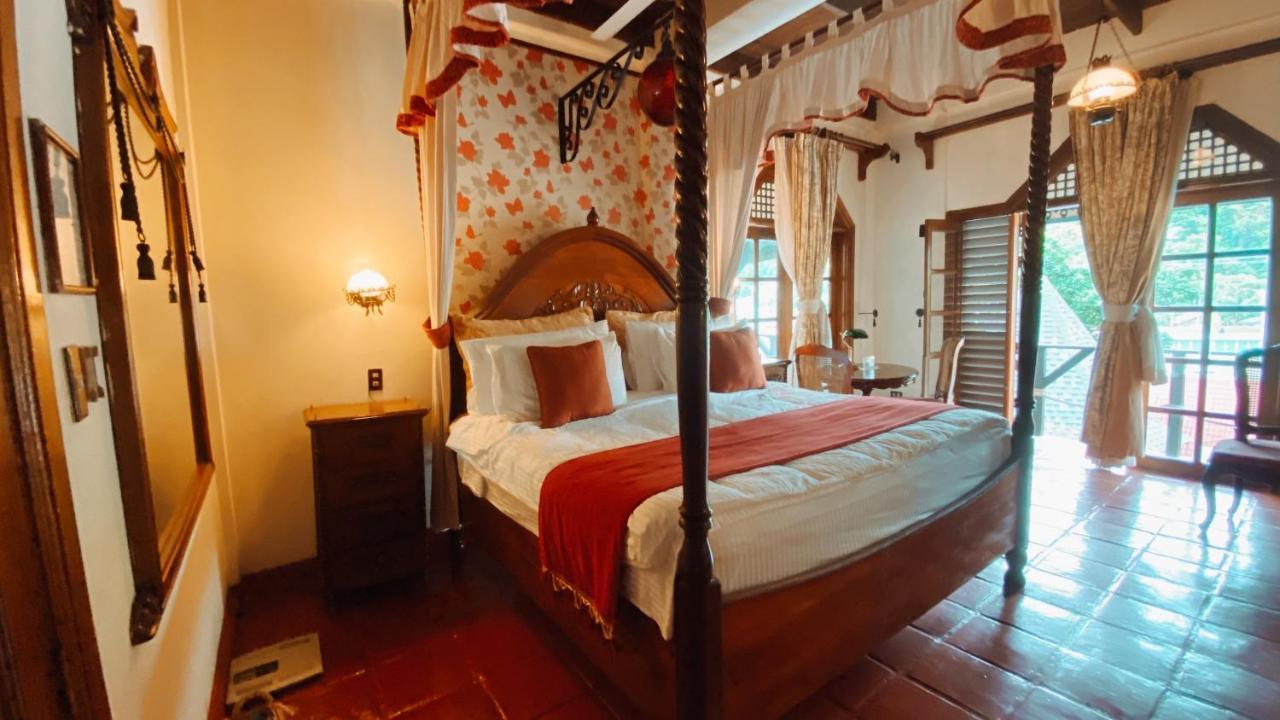 Tropicana Castle Dive Resort Powered By Cocotel Puerto Galera Exteriör bild