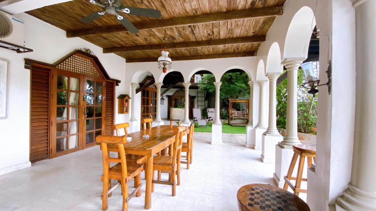 Tropicana Castle Dive Resort Powered By Cocotel Puerto Galera Exteriör bild