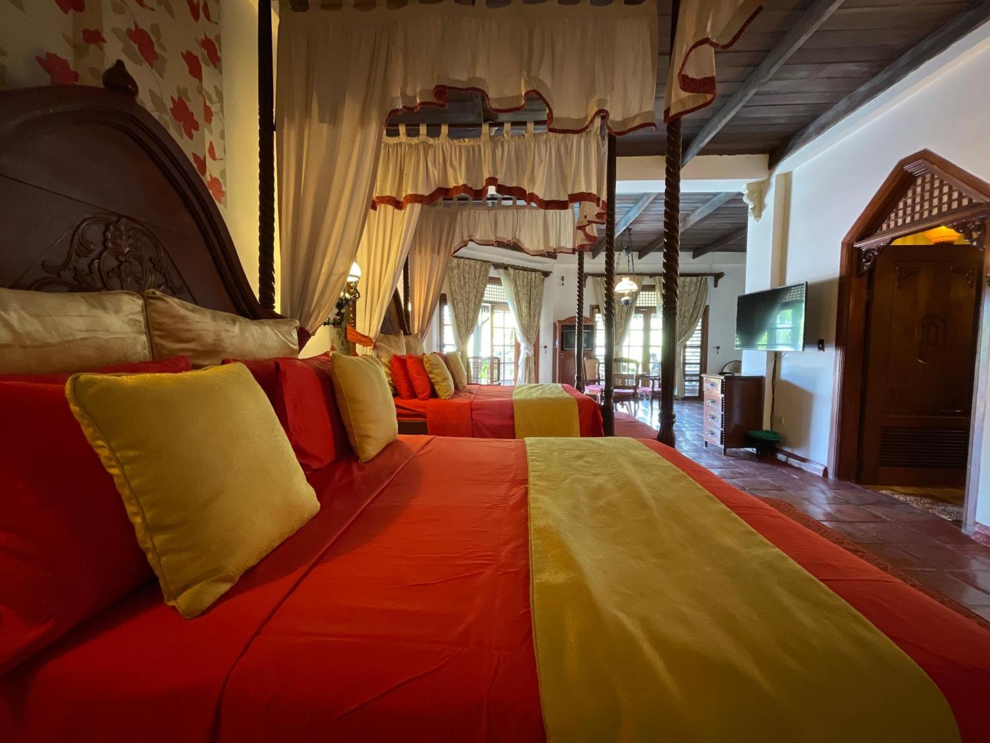 Tropicana Castle Dive Resort Powered By Cocotel Puerto Galera Rum bild