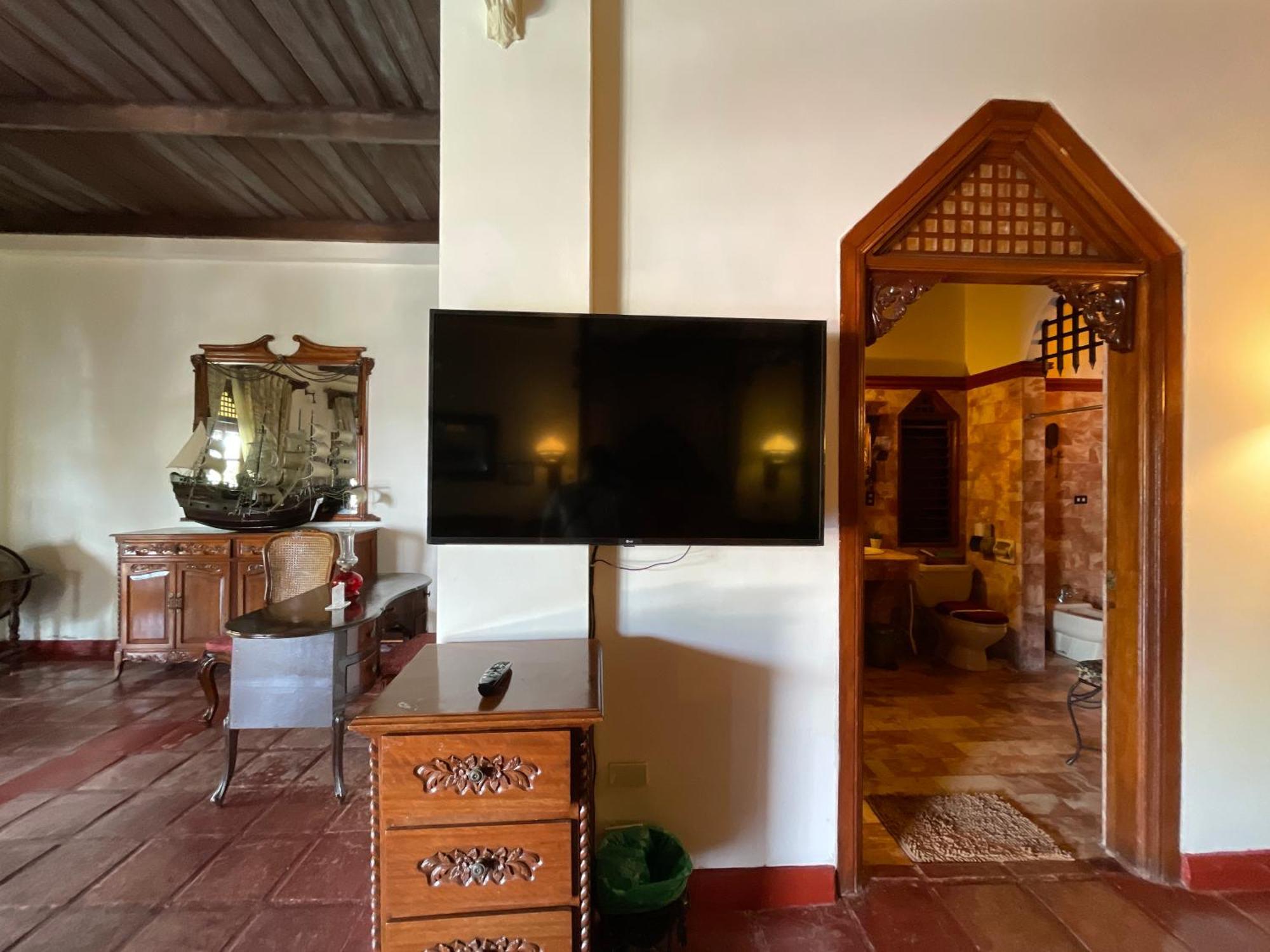 Tropicana Castle Dive Resort Powered By Cocotel Puerto Galera Rum bild