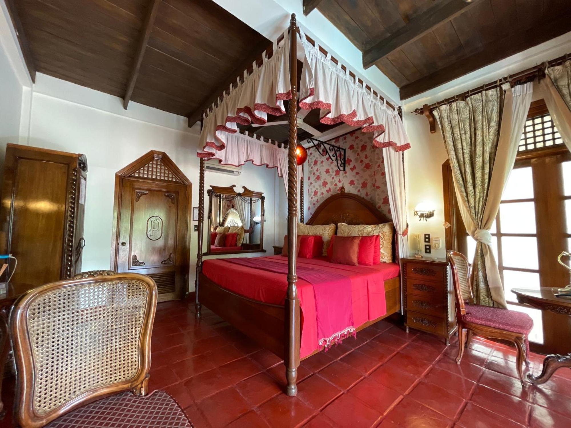 Tropicana Castle Dive Resort Powered By Cocotel Puerto Galera Rum bild